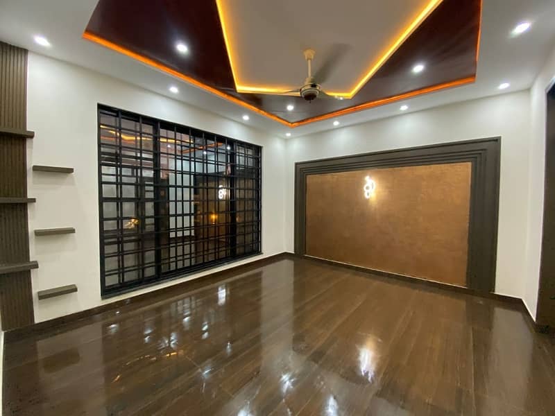 1 KANAL MODERN BEAUTIFUL HOUSE FOR SALE 7 BEDROOM 5