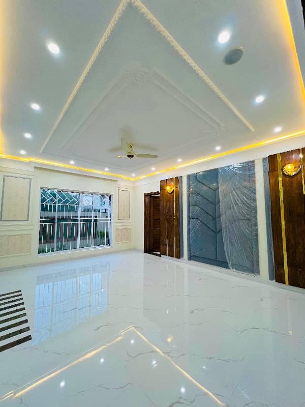 2 KANAL Luxury BUNGALOW FOR SALE IN VALENCIA TOWN LAHORE 10