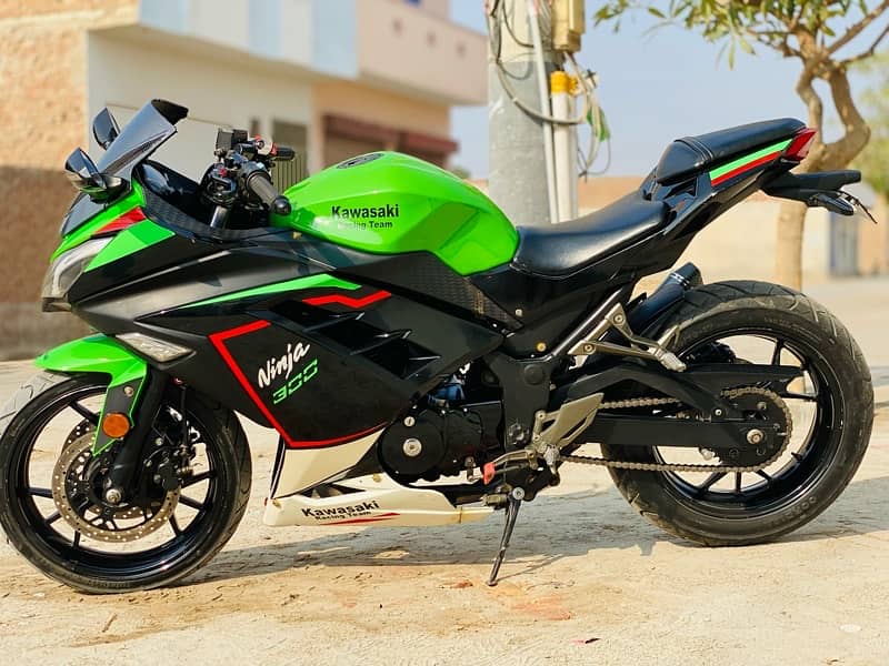 Kawasaki Ninja 300 2017 Immaculate Condition 4