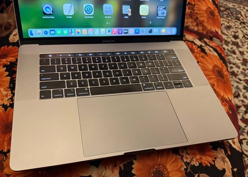 MacBook Pro 2019 - 15.4 inch i9 Processor 3