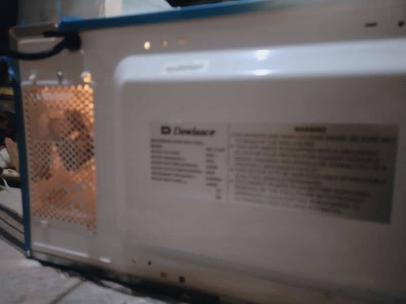 MICROWAVE OVEN DAWLANCE only used for 4 months 0