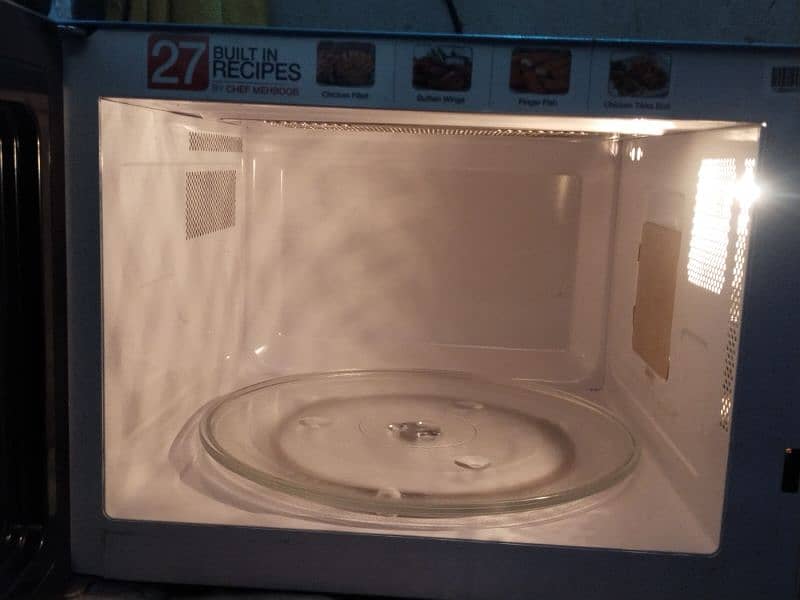 MICROWAVE OVEN DAWLANCE only used for 4 months 5