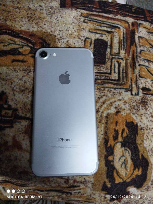 iphone 7   ram 32 gb battery health 100% 0