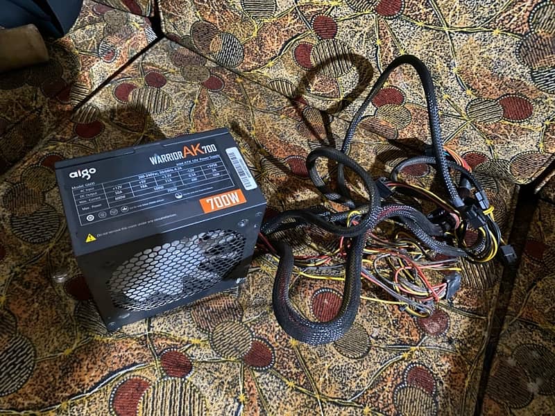 700w Power supply 1