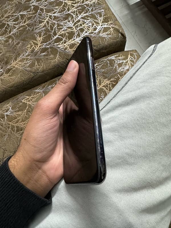 iphone 11 pro max 256 gb PTA approved 3