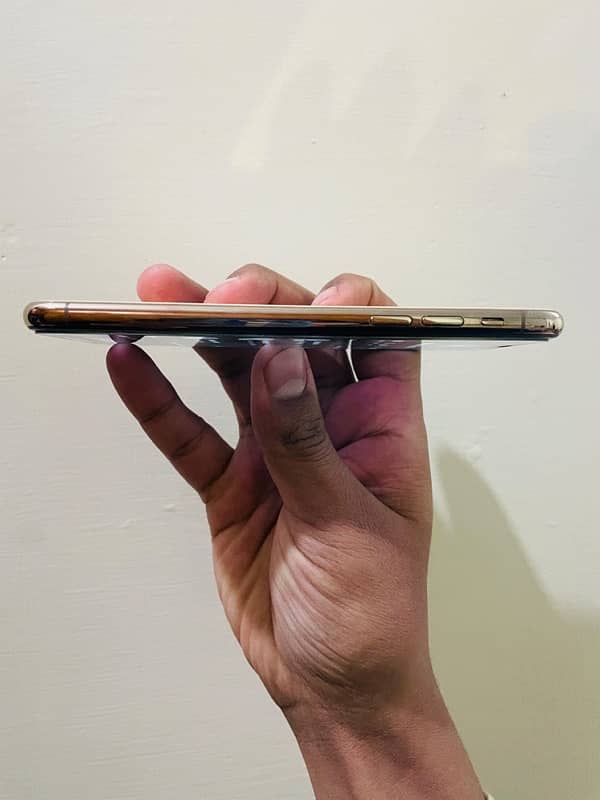 IPhone Xs PTA approved LL/A model 6