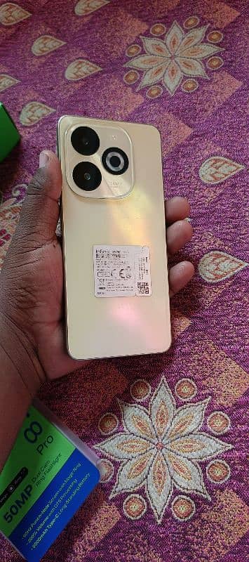 Infinix smart 8 pro. 8/128 1