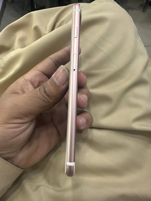 Iphone 7 plus 128Gb PTA Approved ROSE Gold 2