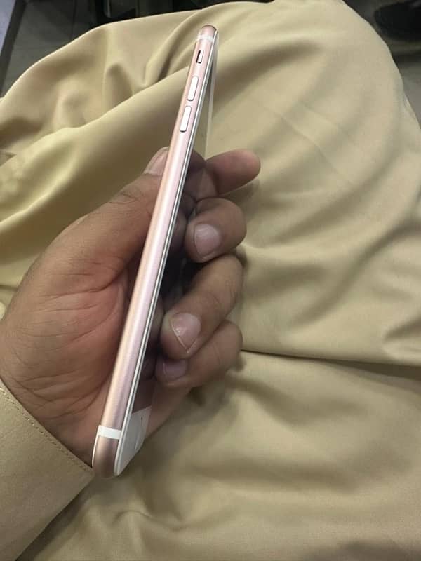 Iphone 7 plus 128Gb PTA Approved ROSE Gold 3