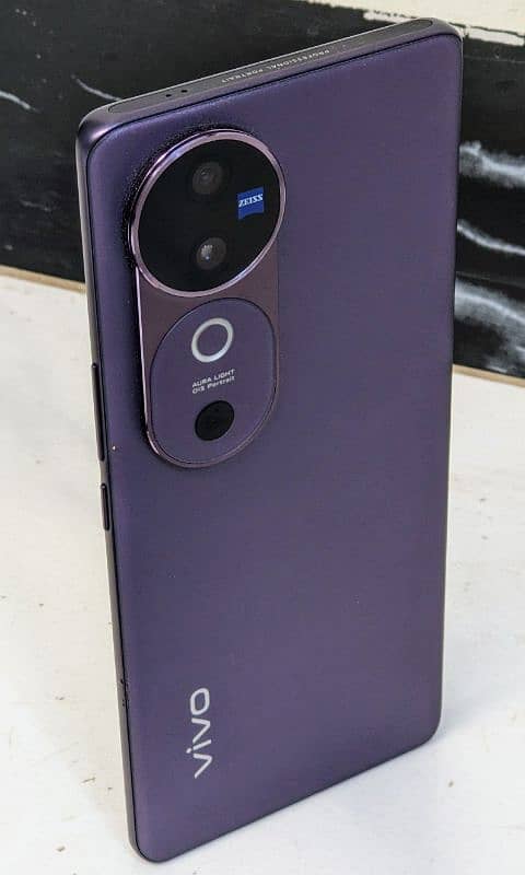 Vivo v40 pro new purple 1