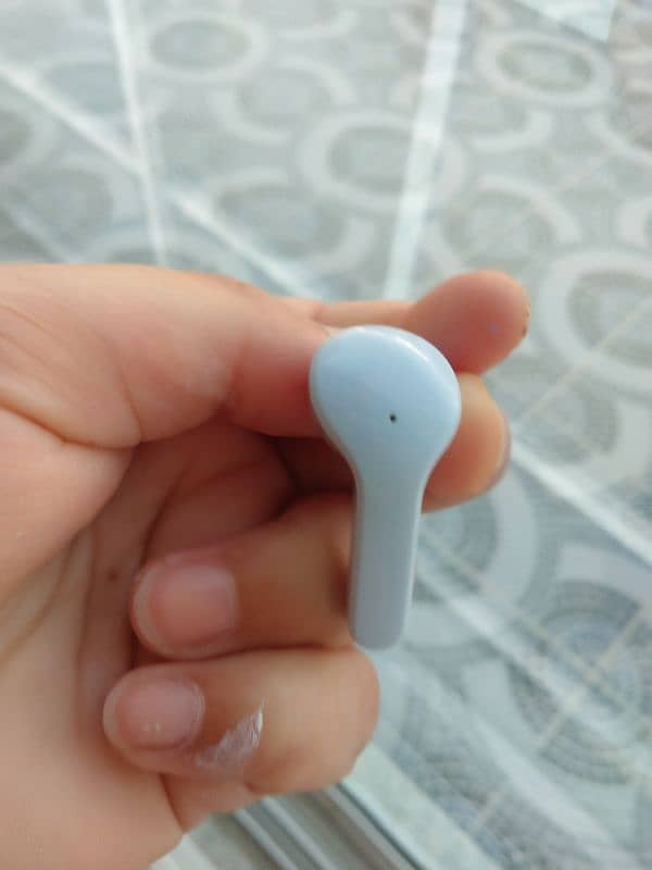 Selling Air 31 Earbuds 2