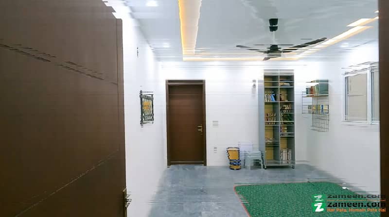 2.5 kanal house for sale in Valencia Town Lahore 2