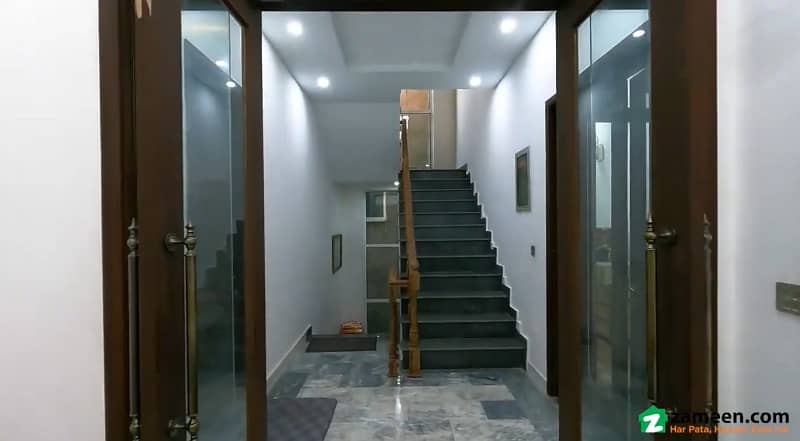 2.5 kanal house for sale in Valencia Town Lahore 12