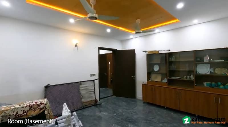 2.5 kanal house for sale in Valencia Town Lahore 14