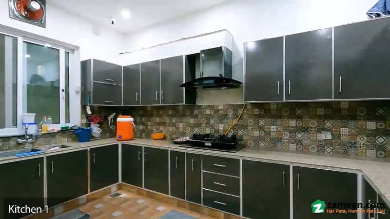 2.5 kanal house for sale in Valencia Town Lahore 15