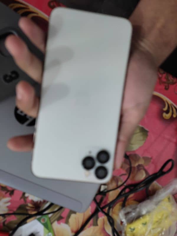 iPhone 11 pro max PTA with box 5