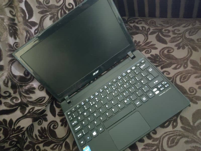 Lenovo Acer mate travel 1