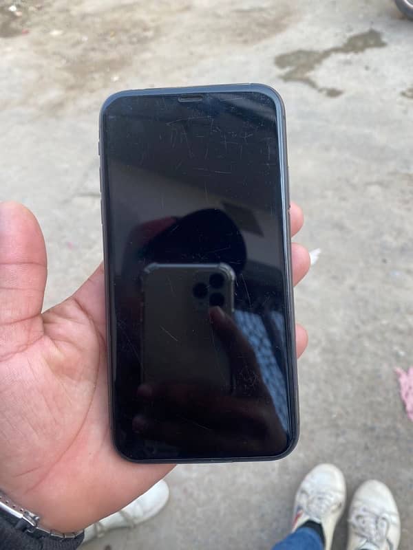 iphone11  condition 10 by 10 bh85 water pack 64gb 1