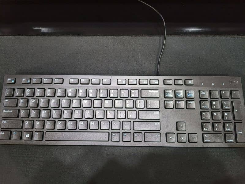 Dell keyboard and large mouse mat 0