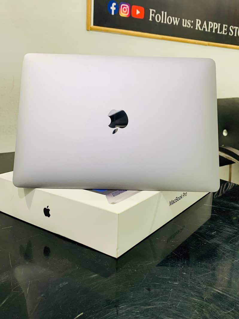 Apple Macbook Pro M1 2020 2