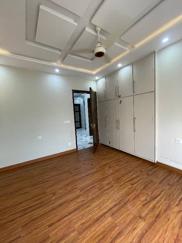 10 marla upar portion available for rent 2