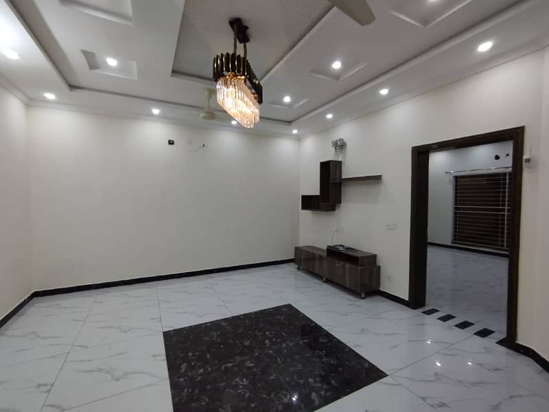 10 marla upar portion available for rent 5