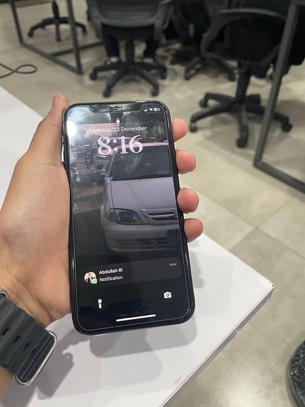 iphone 11 pro (256 gb) Pta approved 5