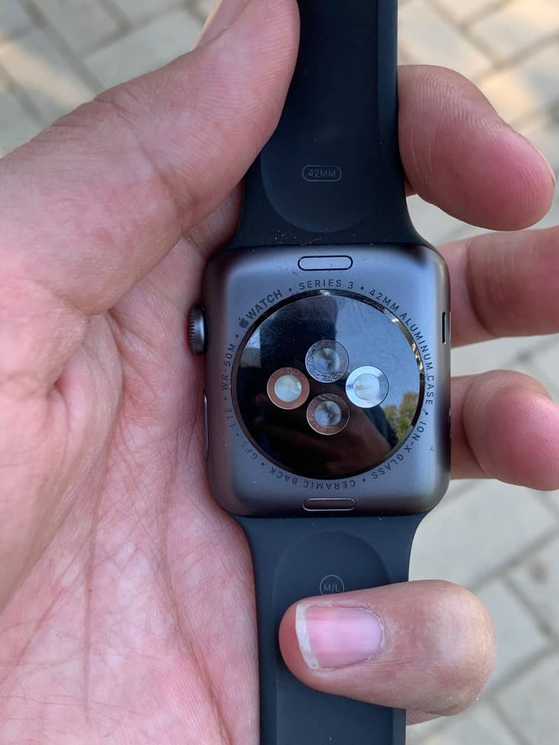 Apple Watch Series 3 (42mm) 4