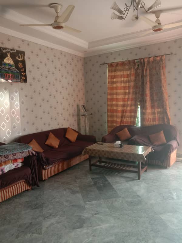 12 marla upar portion 2 bedroom tvl kichan near emporium mall park masjid 3