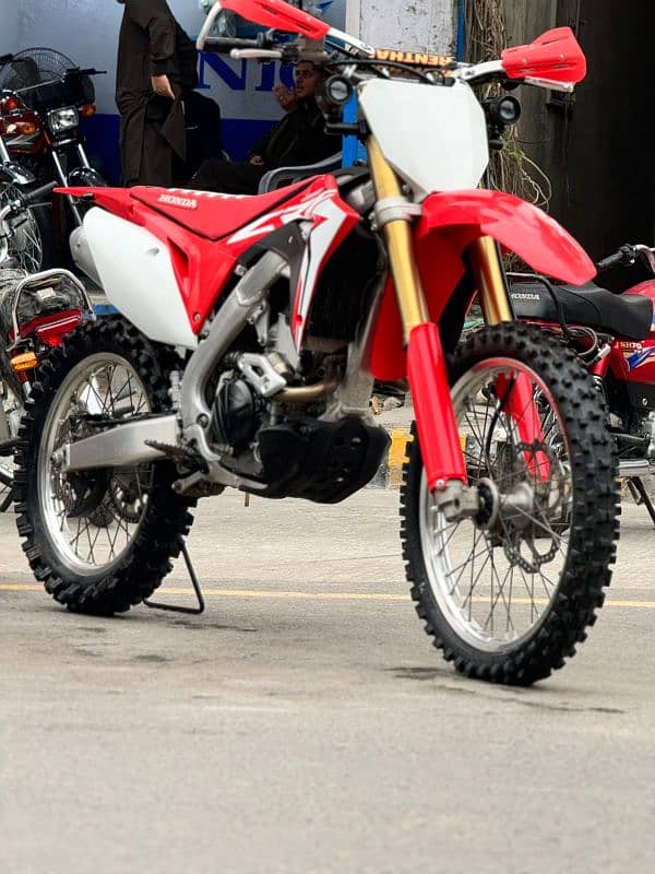 HONDA CRF 250cc 8