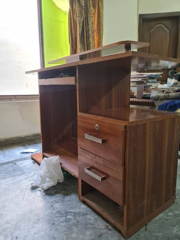 Study/computer table with extended book shelf. 2