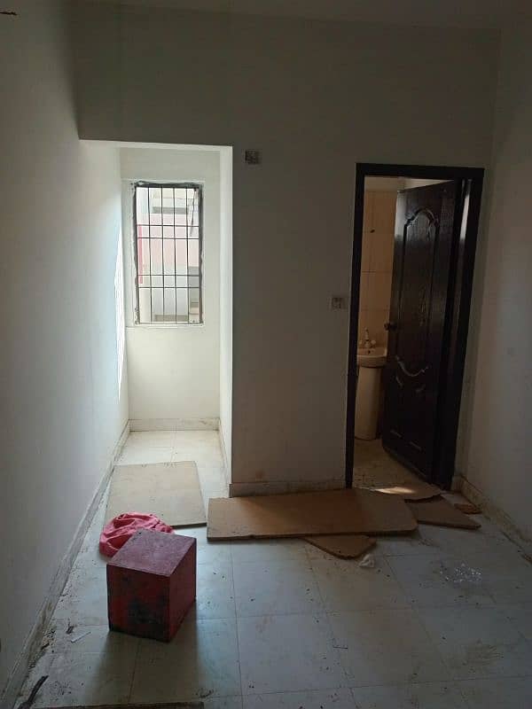 Dha Phase 6 Muslim commerical Flats 2Beds 3&4Floor unfurni or semifurn 2