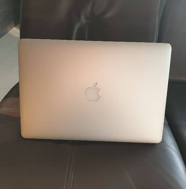 Macbook pro Core i7 16GB RAM 256GB SSD 15.6" screen 2k New condition 0