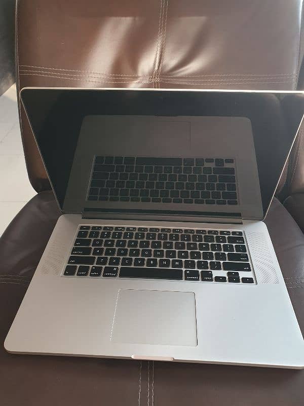 Macbook pro Core i7 16GB RAM 256GB SSD 15.6" screen 2k New condition 3