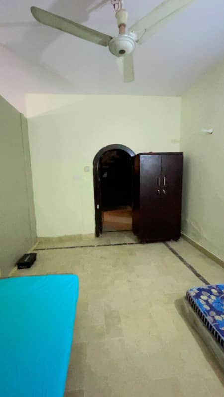 Ayat Girls Hostel single and Sharing Seats Available only for girls 12