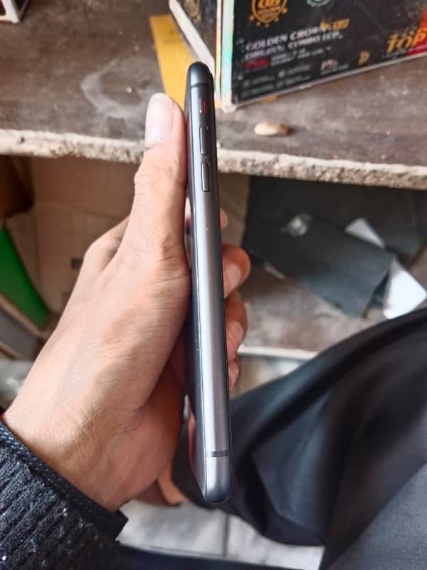 IPHONE 11 non pta condition 10/9 Battery 86 water pack 3