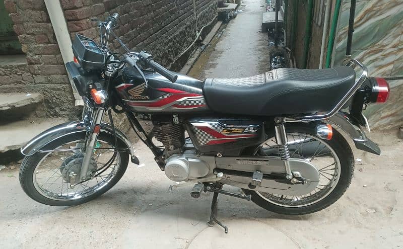 Honda 125, Black Colour, Model 2024 1