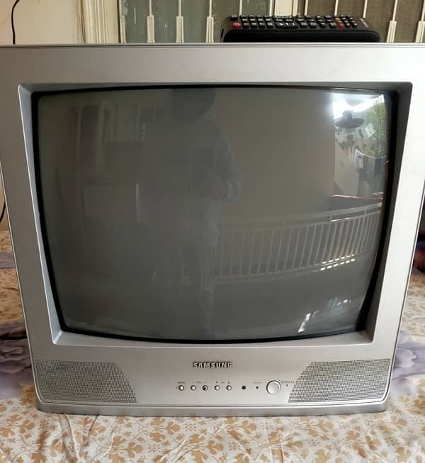 samsung 20'' tv with trolley 3