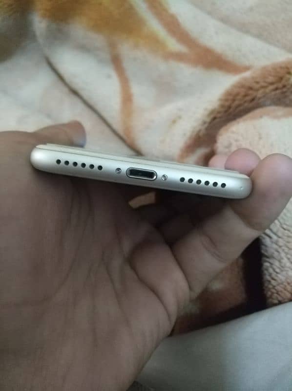 IPHONE 8 WHITE 4