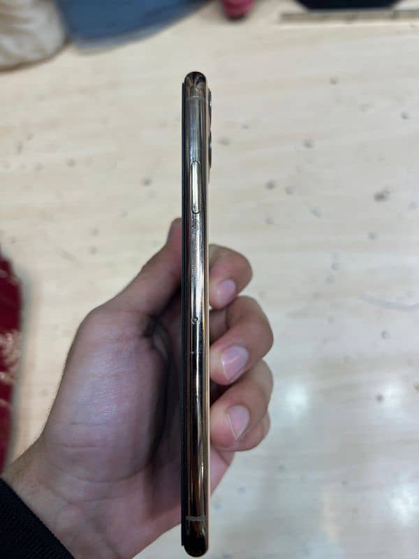 iphone11 pro max lifetime sim working (whatsapp:03178552388) 2