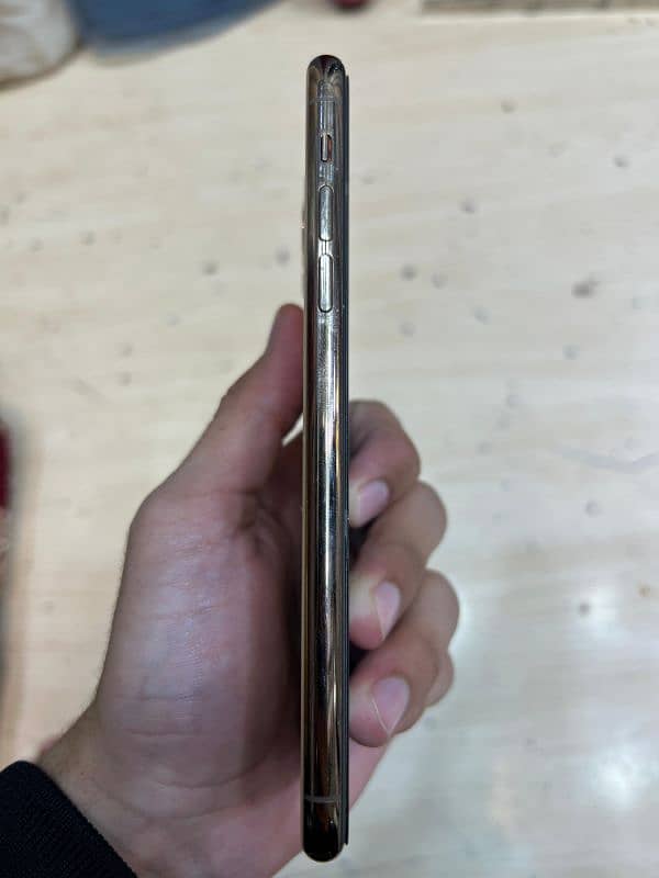 iphone11 pro max lifetime sim working (whatsapp:03178552388) 3