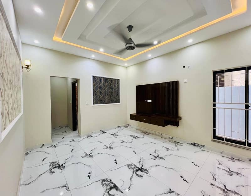 10 MARLA GOOD CONDITION UPPER PORTION AVAILABLE FOR RENT IN CANAL GARDEN NEAR TOWN LAHORE 0