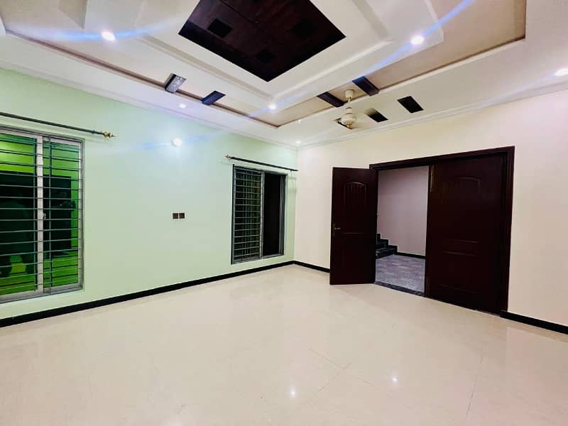 1 Kanal Good Condition Upper Portion with Gas Available For Rent In Canal Garden Near Bahria Town Lahore 4