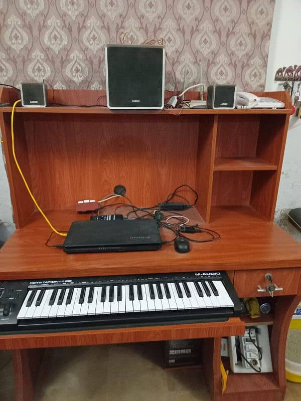 Wooden computer table for sale 2