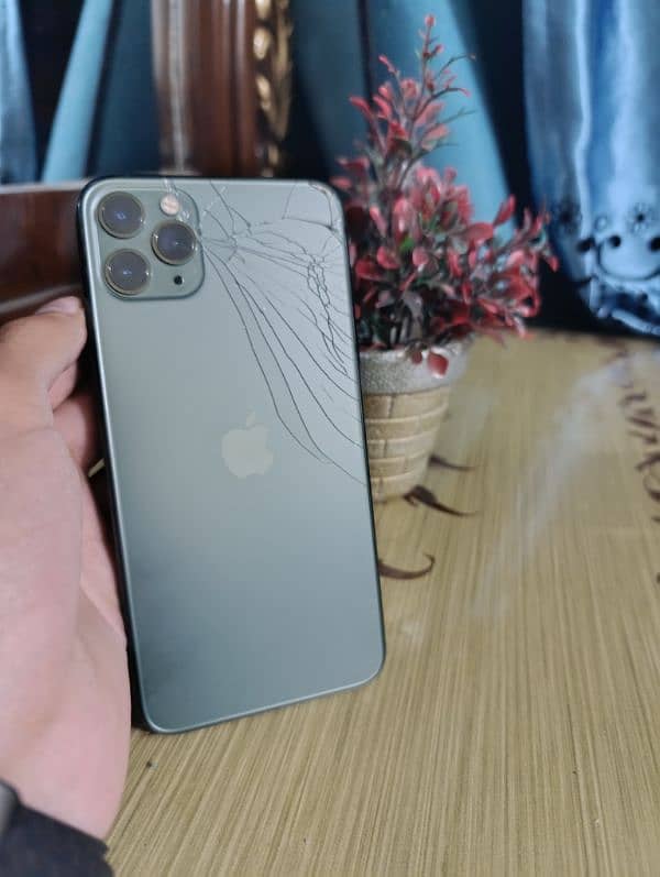 IPhone 11 pro max non pta jv everything is good back little break 7