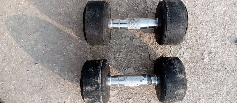 2 dumbbells for sale 0