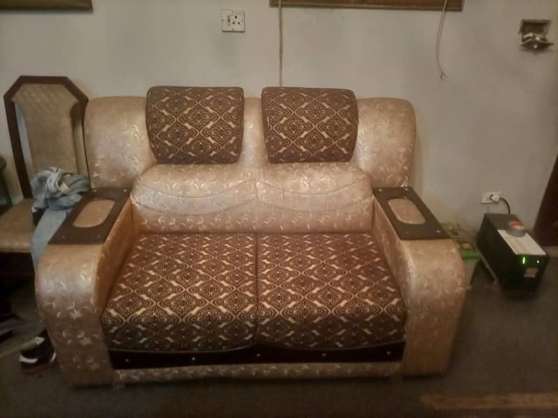 3+2+1 seater sofa set in Excellent condition nearly 3 years used 1