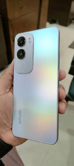 Vivo Y19s 6/128 GB IN SILVER COLOR JUST IN BRAND NEW CONDITION.