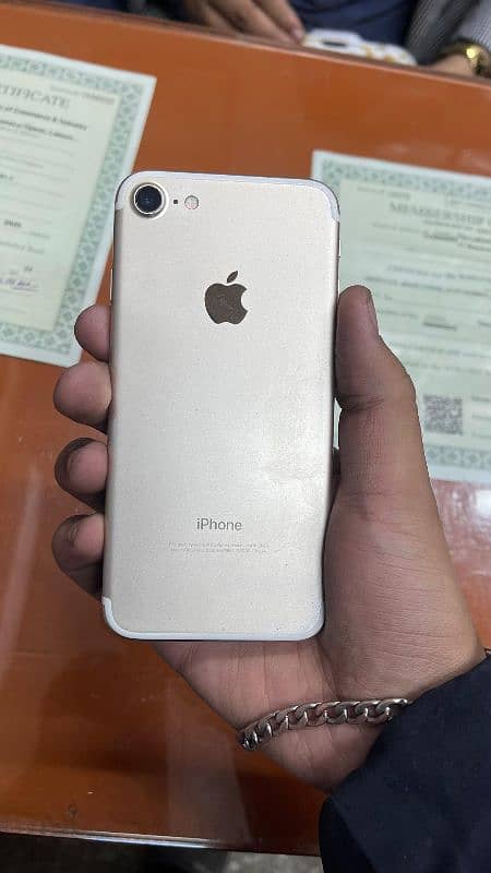 I PHONE 7  128 GB NON PTA. 3