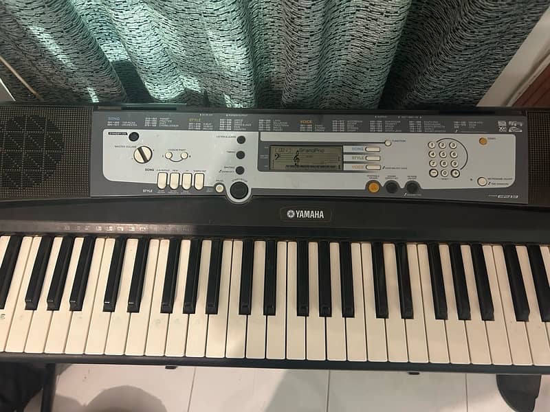 Piano for sale PSR E213 0